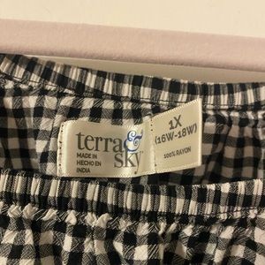 Black and white gingham print